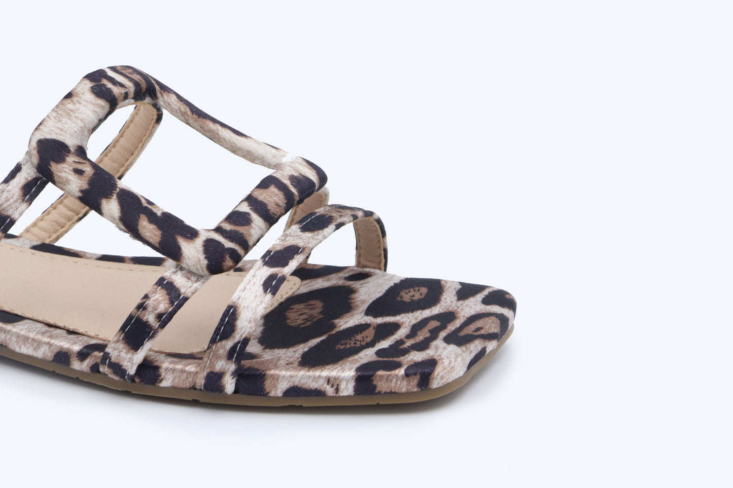 Grey Leopard Loop Flat