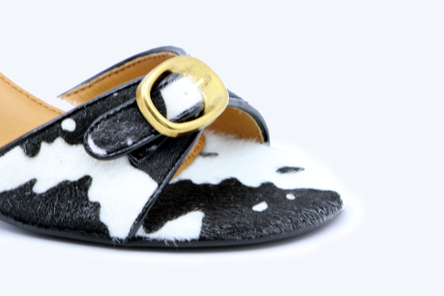 Black Buckle Gleam Heel